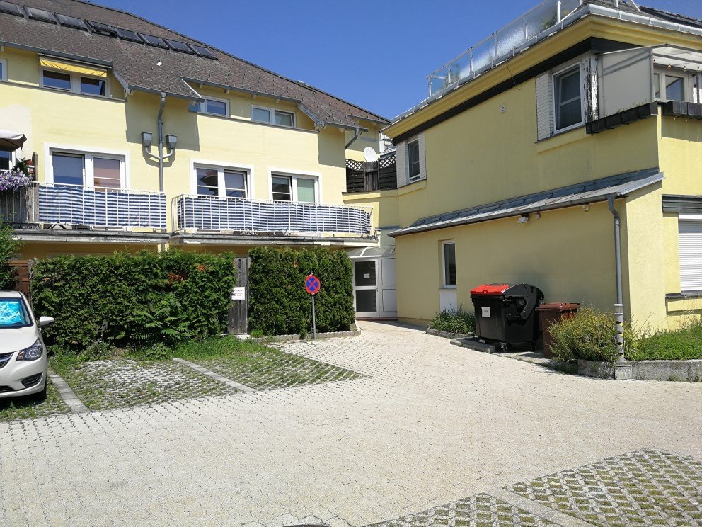 Maria Enzersdorf/Grenze Brunn: 2ZI DG+ 14m2 Terrasse+2 Stellplätze+Grünblick+tolle Infrastruktur