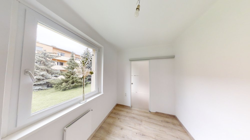 Schwechat-Felmayergarten: 2ZI+Balkon+Erstbezug nach Sanierung+Grünblick in Ruhelage