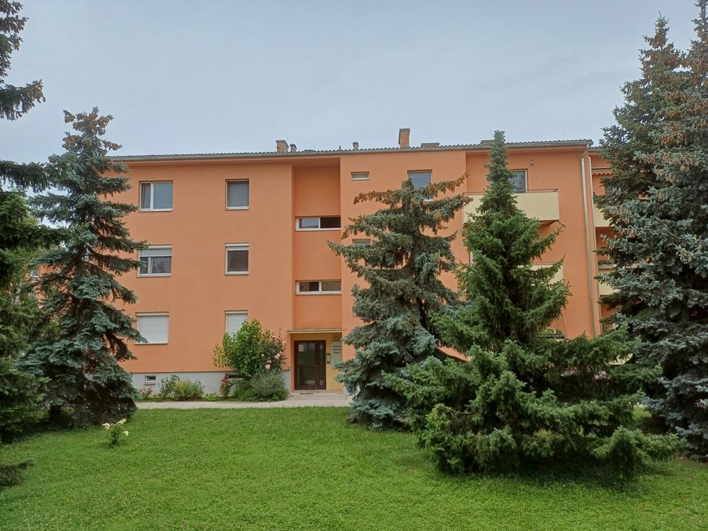 Schwechat-Felmayergarten: 2ZI+Balkon+Erstbezug nach Sanierung+Grünblick in Ruhelage