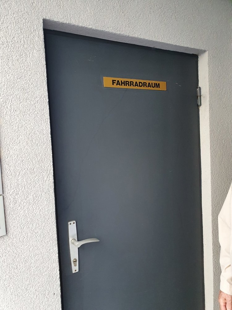 Dornbach: Garconniere+Ruhelage+ Grünblick+ Schwimmbad/Sauna-Nutzung+Möblierung